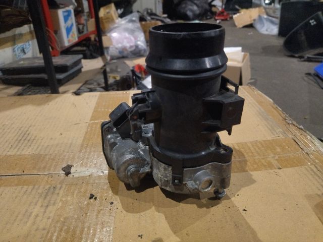 bontott BMW 5 F11 Fojtószelep (Elektromos)