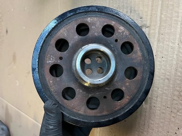 bontott BMW 5 F11 Főtengely Szíjtárcsa