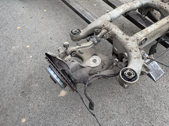 bontott BMW 5 F11 Hátsó Futómű (Részeivel)