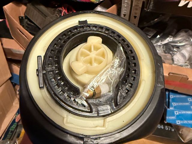 bontott BMW 5 F11 Hátsó Rugó