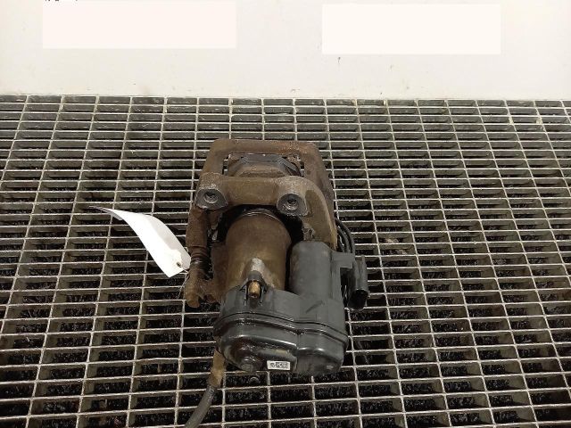 bontott BMW 5 F11 Jobb hátsó Féknyereg Munkahengerrel