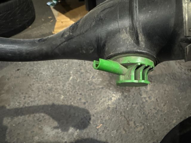 bontott BMW 5 F11 Tank