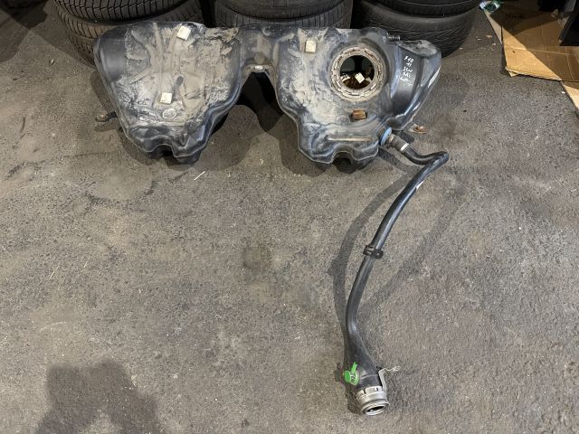 bontott BMW 5 F11 Tank