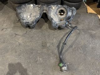 bontott BMW 5 F11 Tank