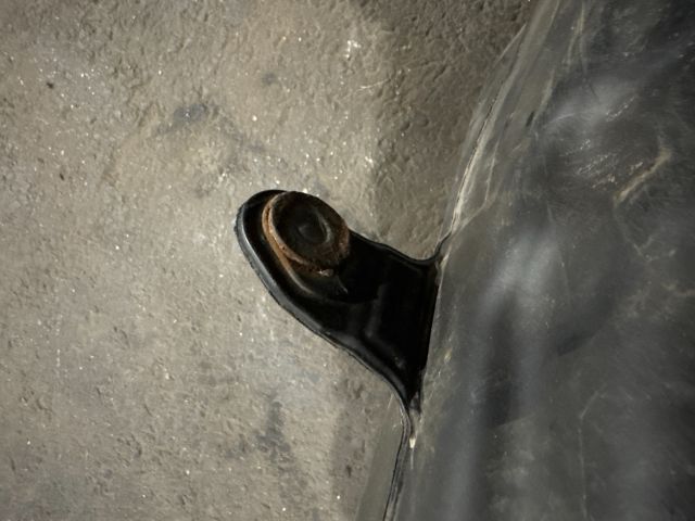 bontott BMW 5 F11 Tank