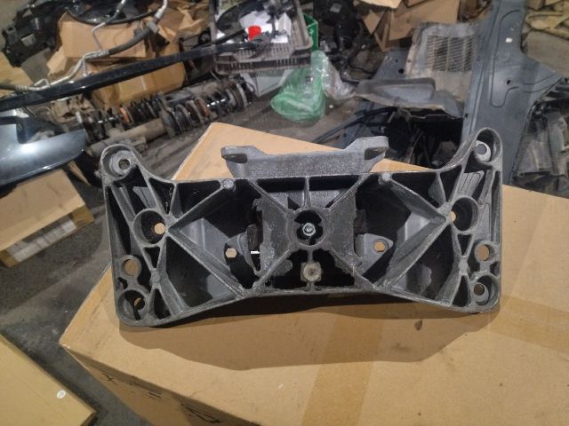 bontott BMW 5 F11 Váltó Tartó Bak (Pozíciófüggetlen)