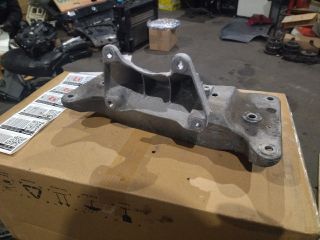 bontott BMW 5 F11 Váltó Tartó Bak (Pozíciófüggetlen)