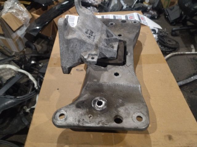 bontott BMW 5 F11 Váltó Tartó Bak (Pozíciófüggetlen)