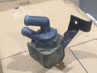 bontott BMW 5 F11 Vízpumpa