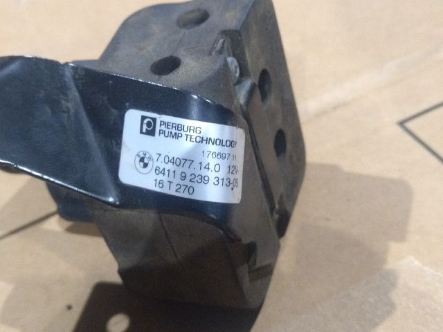 bontott BMW 5 F11 Vízpumpa