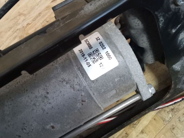 bontott BMW 5 F11 Légkompresszor