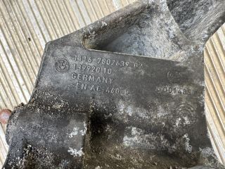 bontott BMW 5 F11 Generátor Tartó Bak