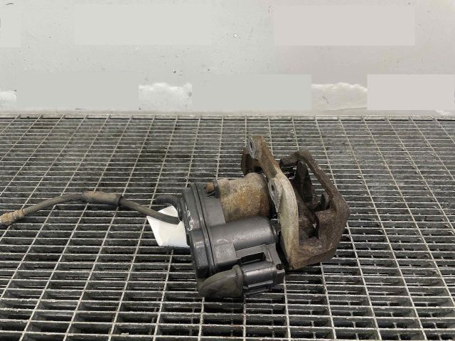 bontott BMW 5 F11 Jobb hátsó Féknyereg Munkahengerrel