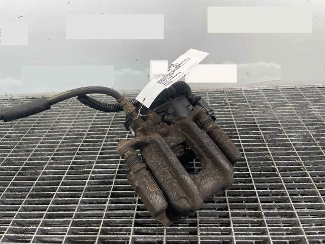 bontott BMW 5 F11 Jobb hátsó Féknyereg Munkahengerrel