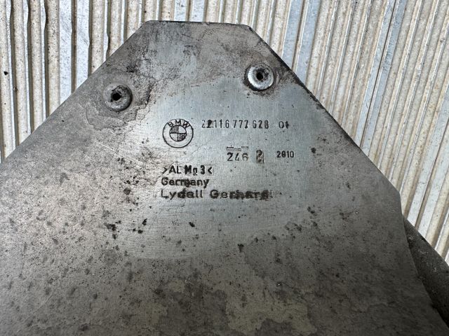 bontott BMW 5 F11 Motor Tartó Bak Bal