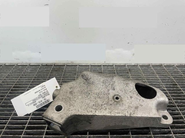 bontott BMW 5 F11 Motor Tartó Bak Bal