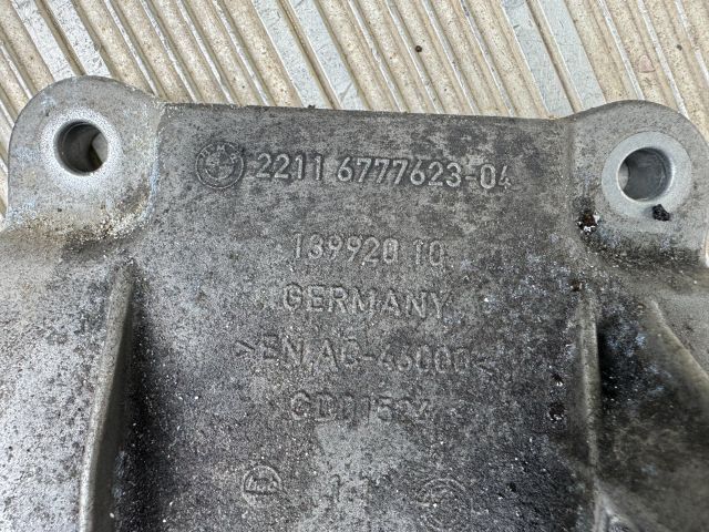 bontott BMW 5 F11 Motor Tartó Bak Jobb