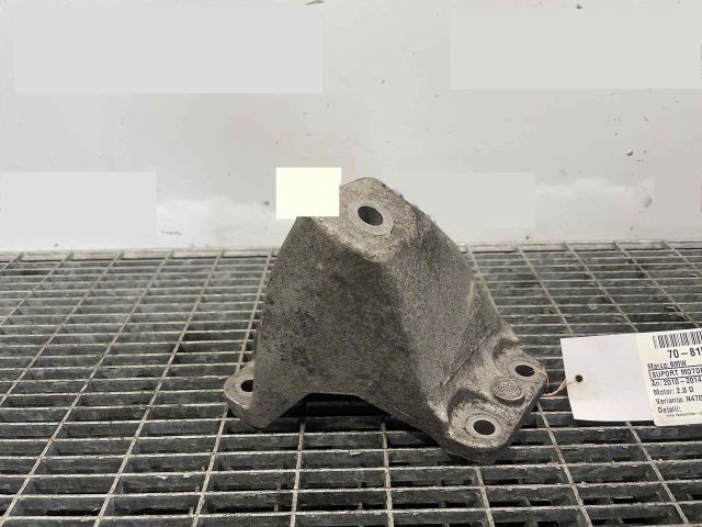 bontott BMW 5 F11 Motor Tartó Bak Jobb