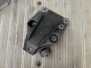 bontott BMW 5 F11 Motor Tartó Bak Jobb