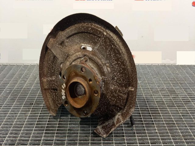 bontott BMW 5 F11 Bal hátsó Csonkállvány