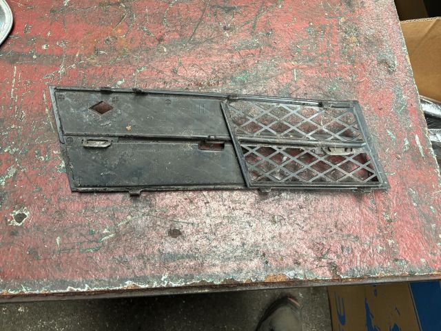 bontott BMW 5 F11 Bal Ködlámpa Rács