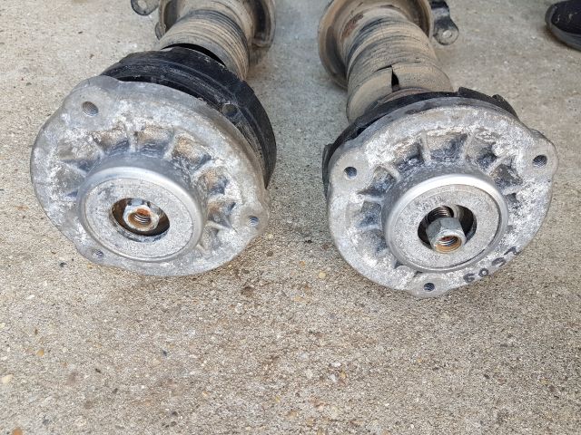 bontott BMW 5 F11 Első Lengéscsillapító Pár