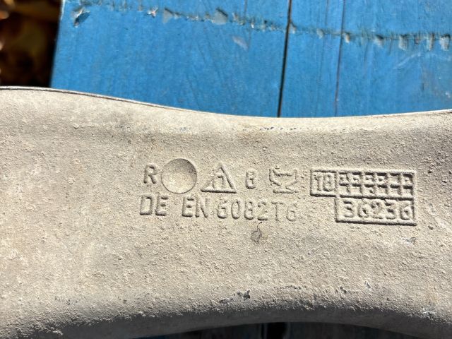 bontott BMW 5 F11 Jobb első Lengőkar