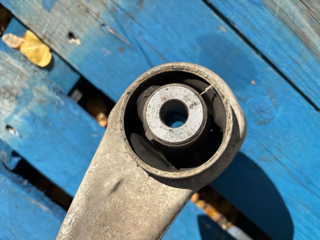 bontott BMW 5 F11 Jobb első Lengőkar