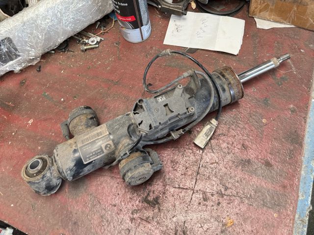 bontott BMW 5 F11 Jobb hátsó Lengéscsillapító