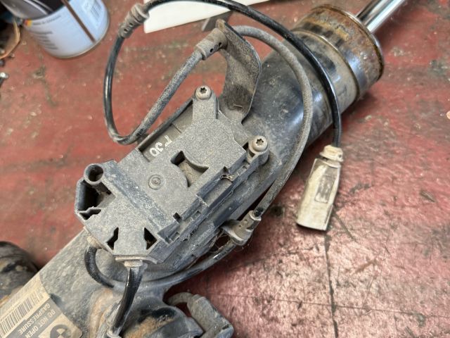 bontott BMW 5 F11 Jobb hátsó Lengéscsillapító