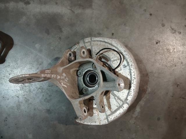 bontott BMW 5 F11 Bal hátsó Csonkállvány