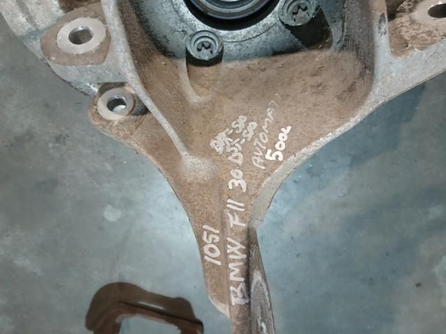 bontott BMW 5 F11 Bal hátsó Csonkállvány