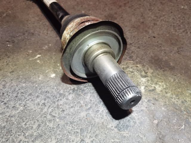 bontott BMW 5 F11 Bal hátsó Féltengely