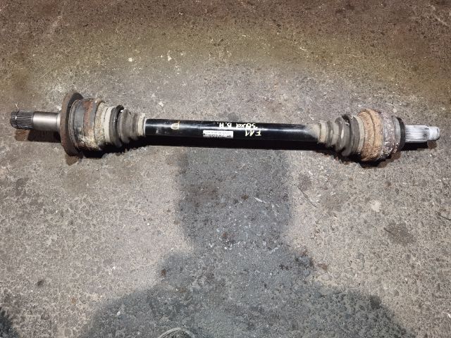 bontott BMW 5 F11 Bal hátsó Féltengely