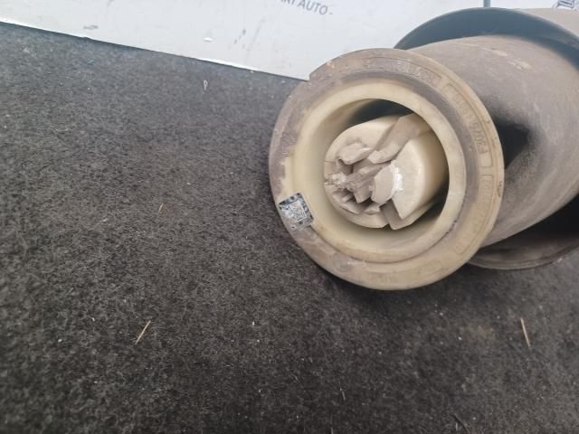 bontott BMW 5 F11 Bal hátsó Rugó