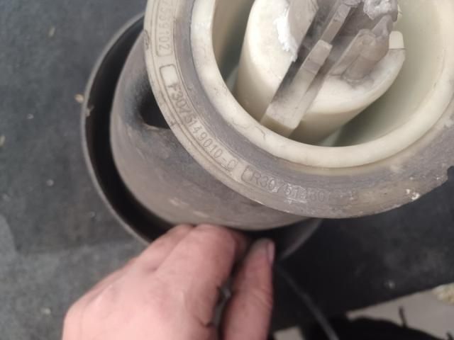 bontott BMW 5 F11 Bal hátsó Rugó