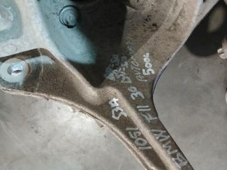 bontott BMW 5 F11 Jobb hátsó Csonkállvány