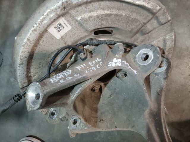 bontott BMW 5 F11 Jobb hátsó Csonkállvány