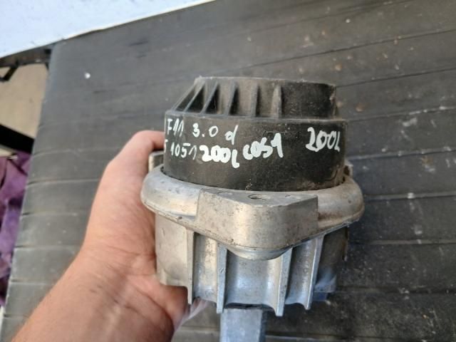 bontott BMW 5 F11 Motor Tartó Bak (Pozíciófüggetlen)