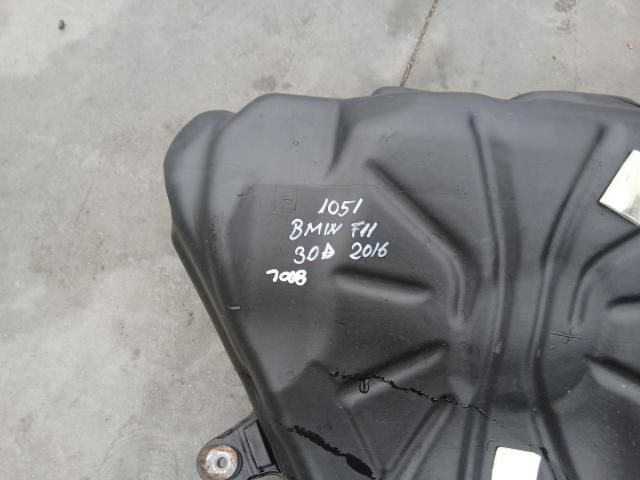 bontott BMW 5 F11 Tank