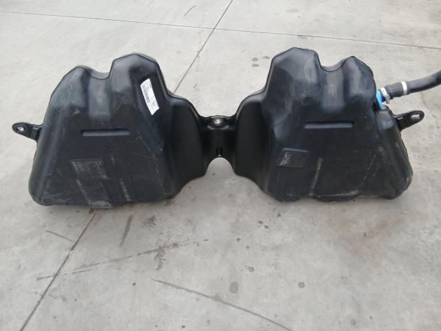 bontott BMW 5 F11 Tank