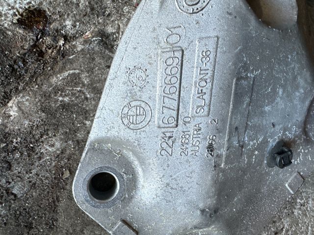 bontott BMW 5 F11 Motor Tartó Bak Bal