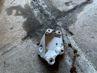 bontott BMW 5 F11 Motor Tartó Bak Bal