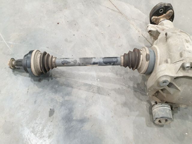 bontott BMW 5 F11 Bal hátsó Féltengely