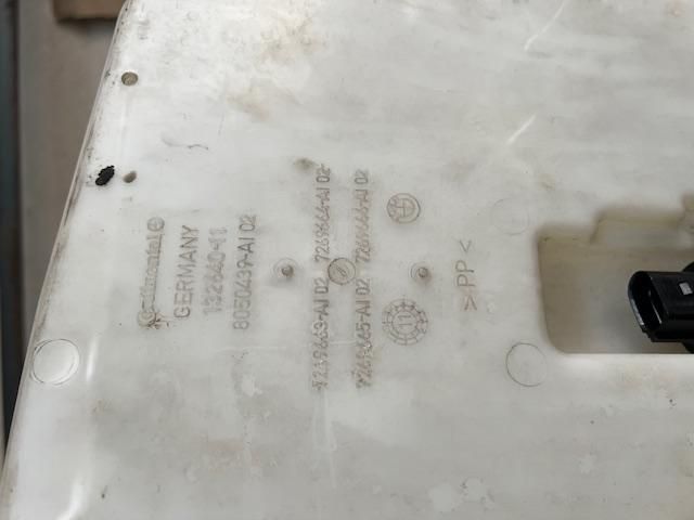 bontott BMW 5 F11 Ablakmosó Tartály