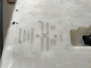 bontott BMW 5 F11 Ablakmosó Tartály