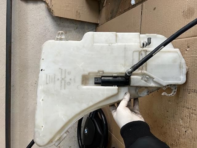 bontott BMW 5 F11 Ablakmosó Tartály