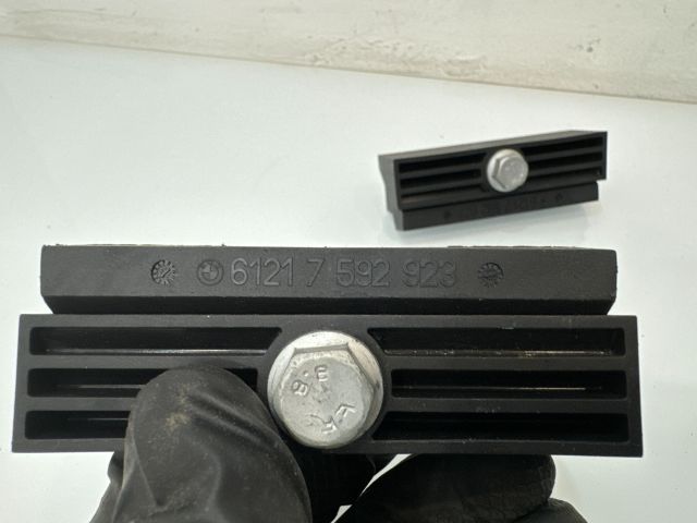 bontott BMW 5 F11 Akkumulátor Leszorító