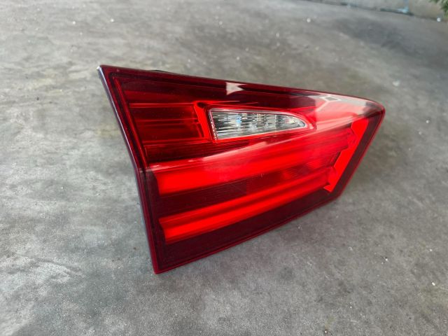 bontott BMW 5 F11 Bal Belső Hátsó Lámpa