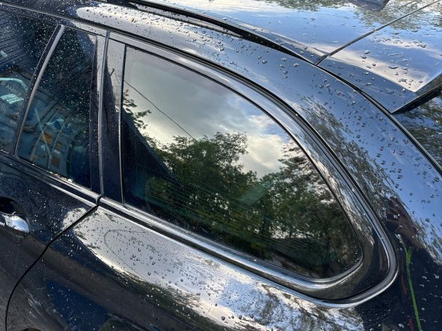 bontott BMW 5 F11 Bal C Oszlop Oldalablak Üveg